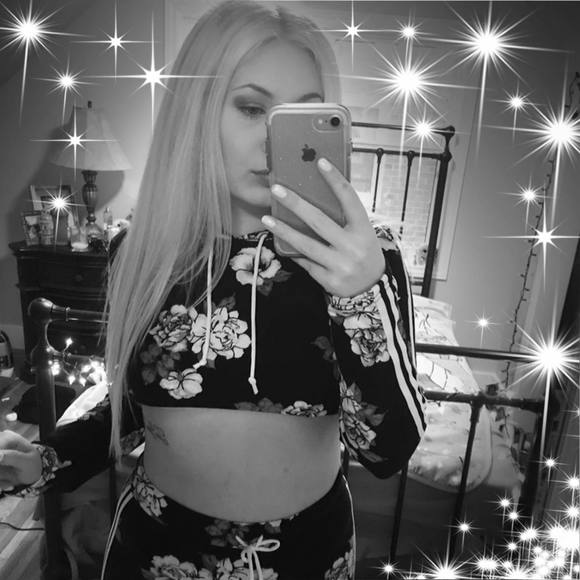 Meet your Posher, Kendra - Picture 1 of 1